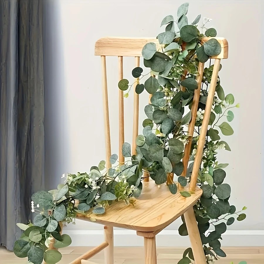Eucalyptus Preserved - 1個入り 人工ユーカリの葉を使った緑のガーランド。白い花と実が付いた、春らしい装飾用つる植物。結婚式やホームパーティーのデコレーションに最適。